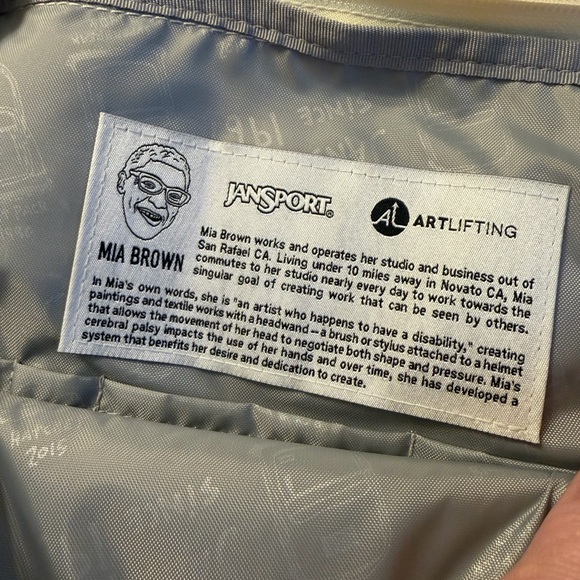 Jansport Central Adaptive Crossbody Accessory Bag. In White Flowers. NWT - Picture 6 of 10